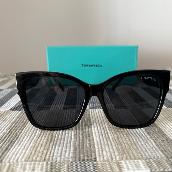 ✨ Tiffany & Co. Sunglasses – Luxury Meets Iconic Style ✨ - Picture 1 of 5